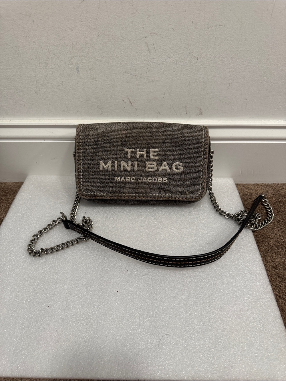 Marc Jacobs The Denim Chain Mini crossbody Bag in gray wash denim